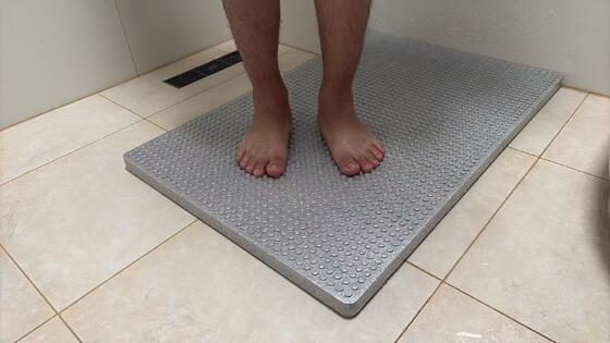 Mold Resistant Fast Drainage Shower Mat with Massage Bumps Non Slip Bath Mat for Bathroom Safety